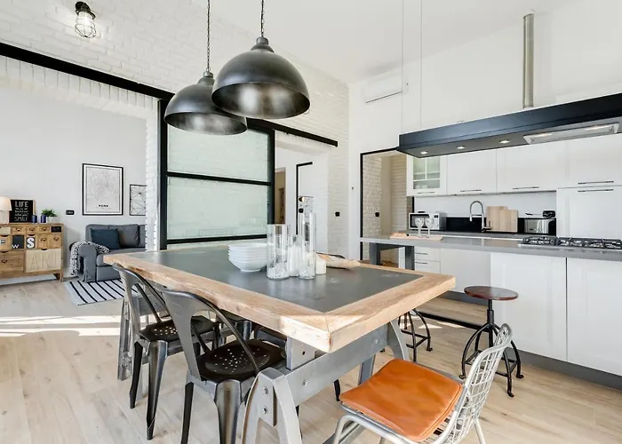 Bmga L Glam Industrial 3-bed In Termini Ρώμη
